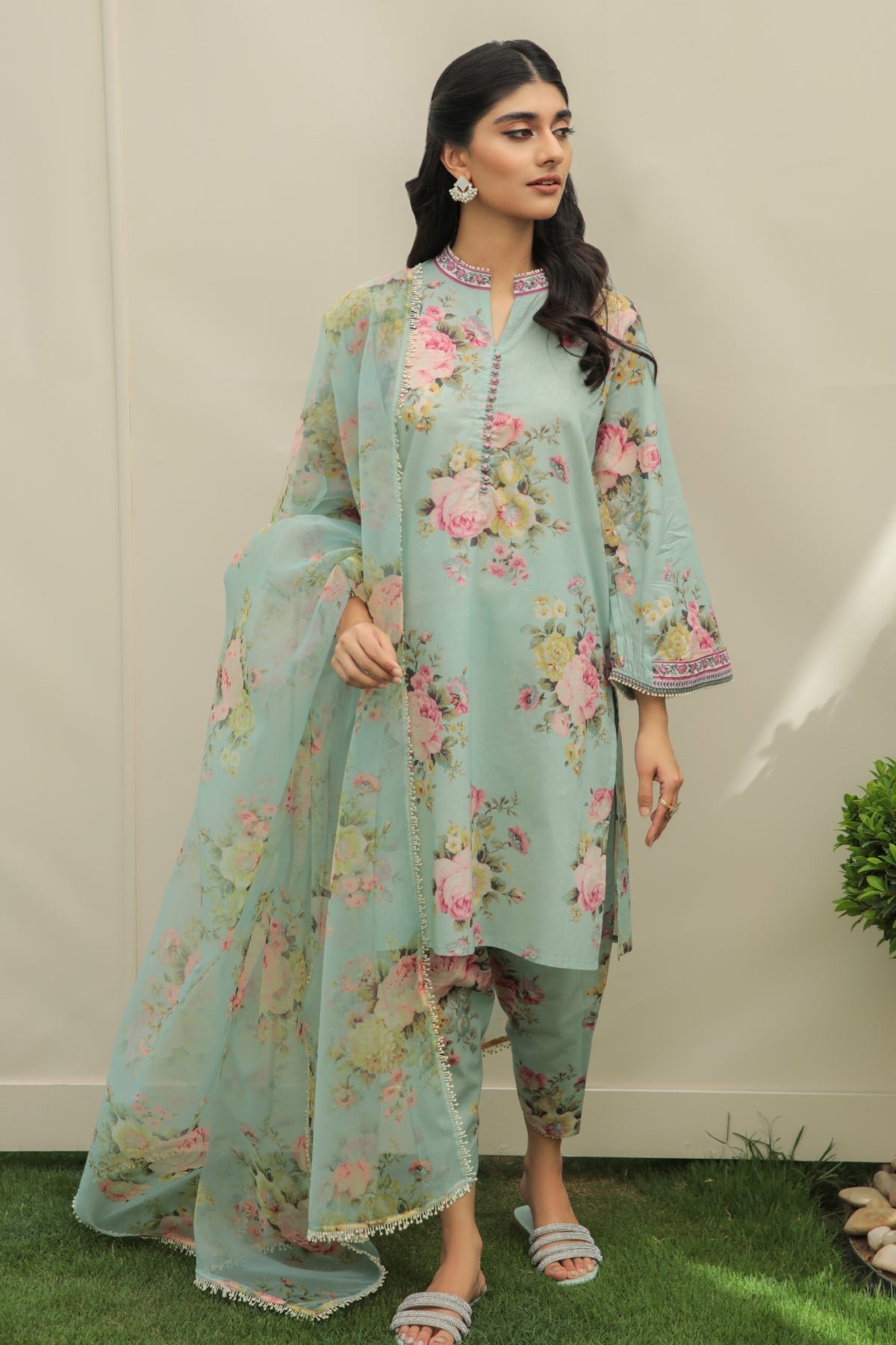 30_16.jpg 3 Piece - Unstitched Lawn Digital Printed Suit ( Organza Dupatta) - Image 1