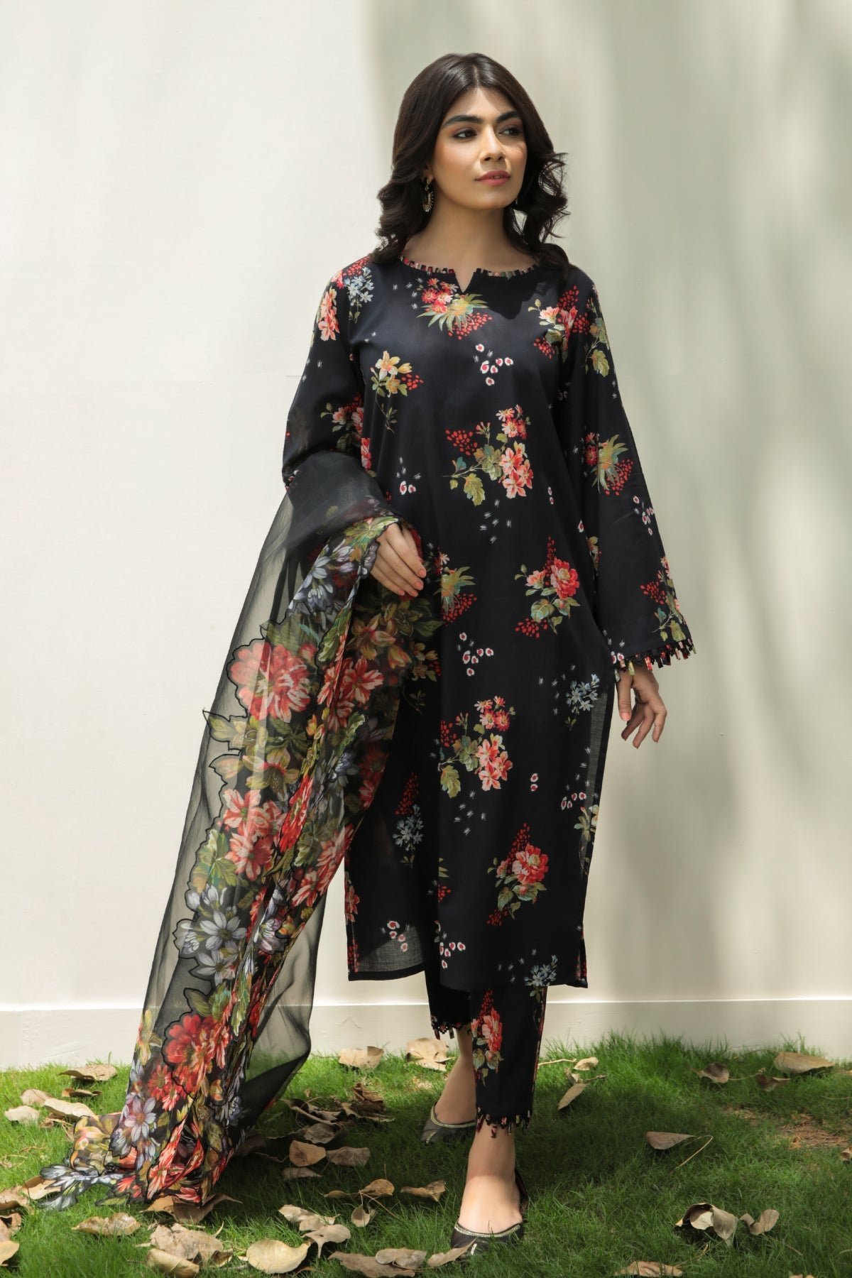 46_14.jpg 3 Piece - Unstitched Lawn Digital Printed Suit ( Organza Dupatta) - Image 1