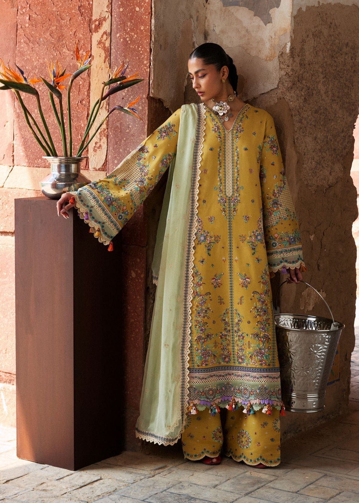 rn-image_picker_lib_temp_093e9ec5-4915-4533-8fac-7e21733a1f7c.jpg HR 3040-3 Piece Unstitched Heavy Embroidered Dhanak Fabric With Embroidered Chiffon Dupatta - Image 1